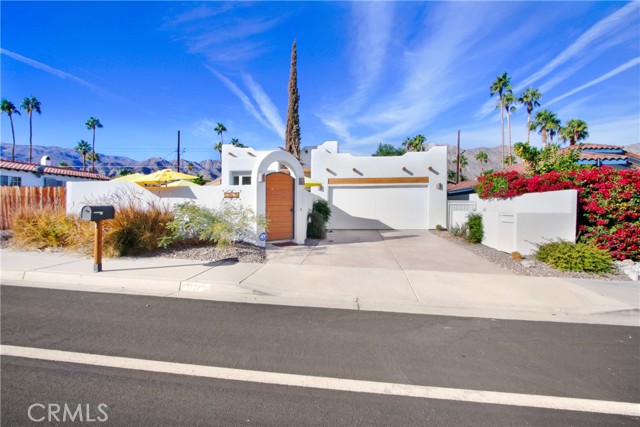 Detail Gallery Image 2 of 22 For 53825 Eisenhower Dr, La Quinta,  CA 92253 - 3 Beds | 2 Baths
