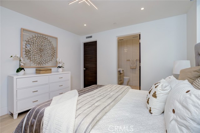 405 26th Street, Manhattan Beach, California 90266, 4 Bedrooms Bedrooms, ,1 BathroomBathrooms,Residential,Sold,26th Street,SB21203664
