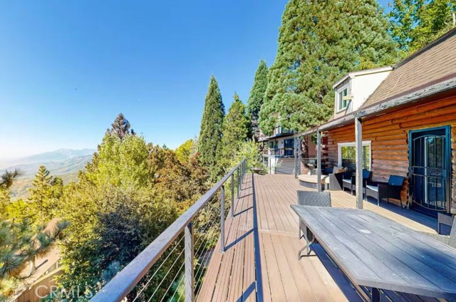 Detail Gallery Image 7 of 49 For 1960 Willow Dr, Running Springs,  CA 92382 - 4 Beds | 3 Baths