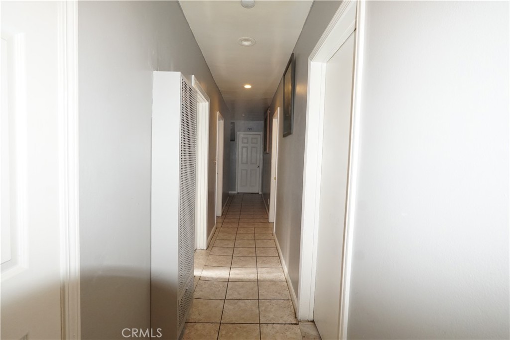 https://media.crmls.org/medias/881323a8-447b-479d-8fe0-0fe33060ff93.jpg?preset=X-Large