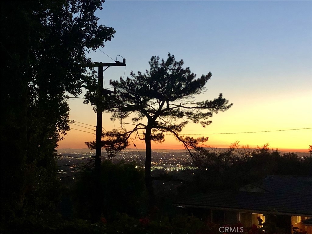 https://media.crmls.org/medias/8813678d-29c0-4b66-a4a8-4b293f29f531.jpg?preset=X-Large