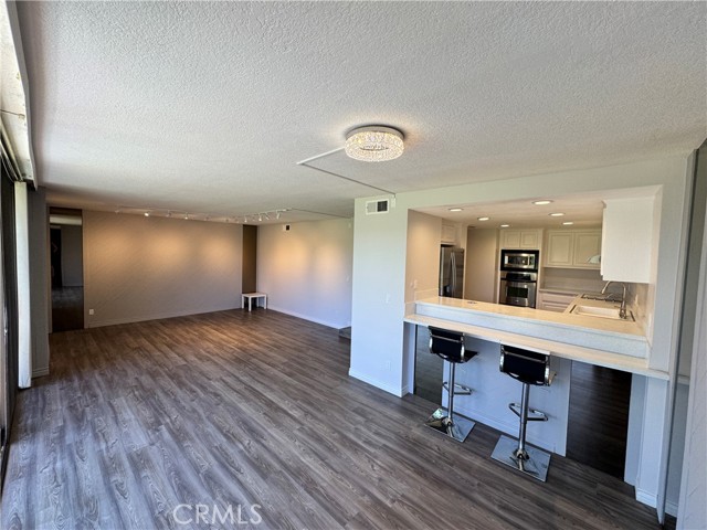 Detail Gallery Image 3 of 26 For 5555 Canyon Crest Dr 3b,  Riverside,  CA 92507 - 2 Beds | 2 Baths