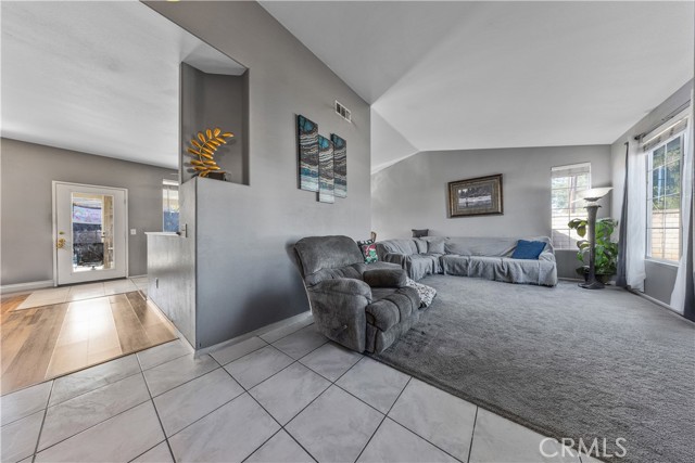 Detail Gallery Image 9 of 32 For 34711 Sunlight, Yucaipa,  CA 92399 - 4 Beds | 3 Baths