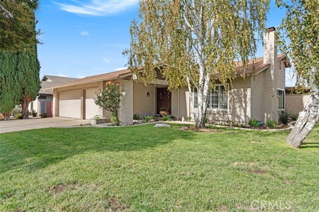 Detail Gallery Image 1 of 33 For 1893 Fitzgerald Rd, Simi Valley,  CA 93065 - 3 Beds | 2 Baths