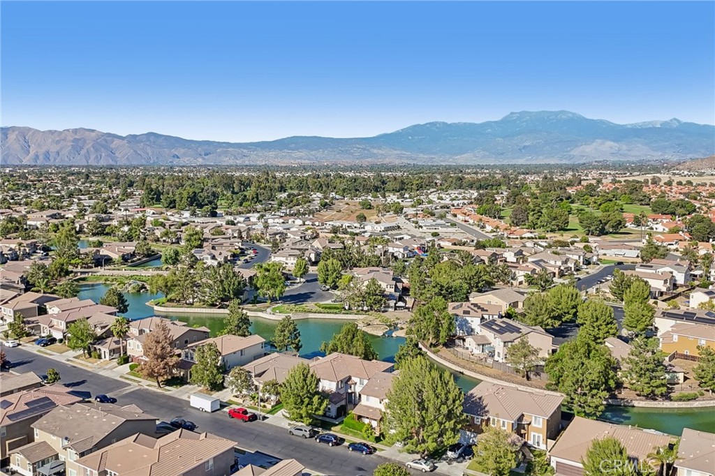 https://media.crmls.org/medias/88158191-f397-4773-98a9-e480be0925b9.jpg?preset=X-Large
