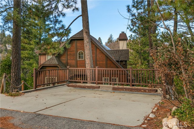 Detail Gallery Image 3 of 39 For 1378 Calgary Dr, Lake Arrowhead,  CA 92352 - 3 Beds | 2/1 Baths