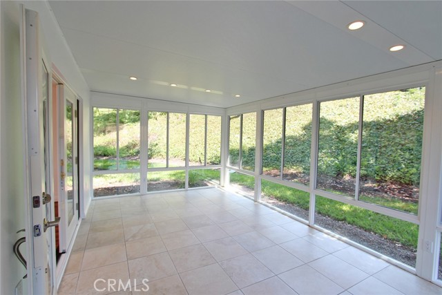 5385 Paseo Del Lago W, Laguna Woods CA: https://media.crmls.org/medias/8816eca4-20bf-4190-a8ba-fef53d26ccc1.jpg