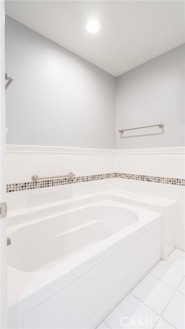 Detail Gallery Image 12 of 32 For 10055 Melinda Way #4,  Northridge,  CA 91325 - 3 Beds | 2/1 Baths
