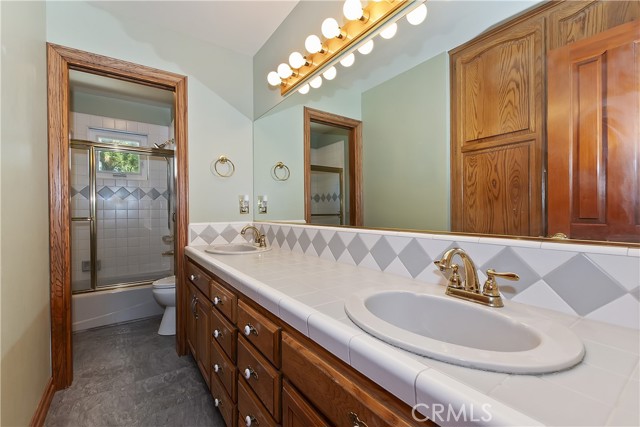 Detail Gallery Image 37 of 54 For 27513 St Bernard Ln, Lake Arrowhead,  CA 92352 - 5 Beds | 3 Baths