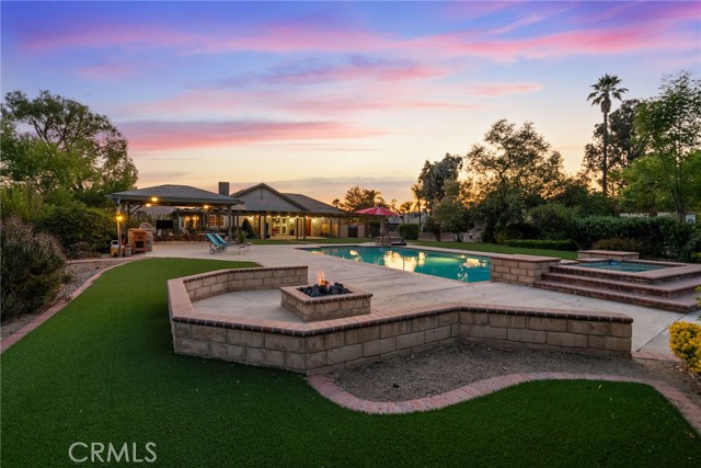 15725 Terraceview Court, Riverside CA: https://media.crmls.org/medias/8818e5c7-765e-428d-a9c9-11d27d09f235.jpg