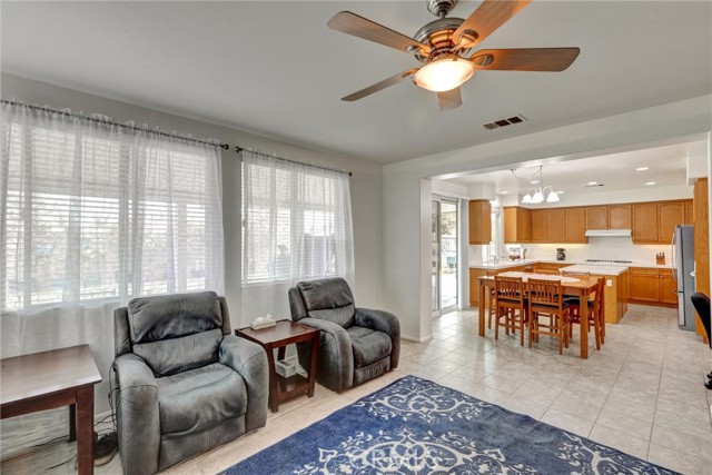 13576 Oxford Ct, Chino CA: https://media.crmls.org/medias/8818eba3-4edd-4b6b-8603-6b3e89f688d2.jpg
