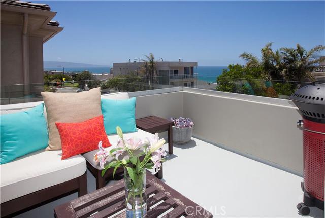 2804 Highland Avenue, Manhattan Beach, California 90266, 3 Bedrooms Bedrooms, ,3 BathroomsBathrooms,Residential,Sold,Highland,SB16012258