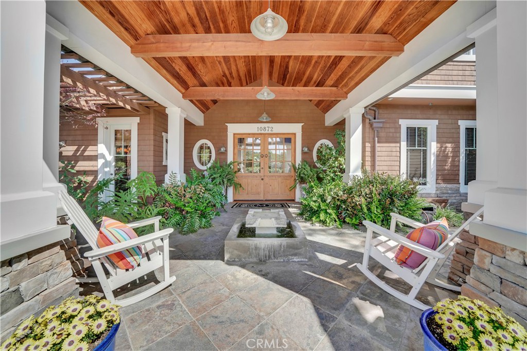 entrance to front door