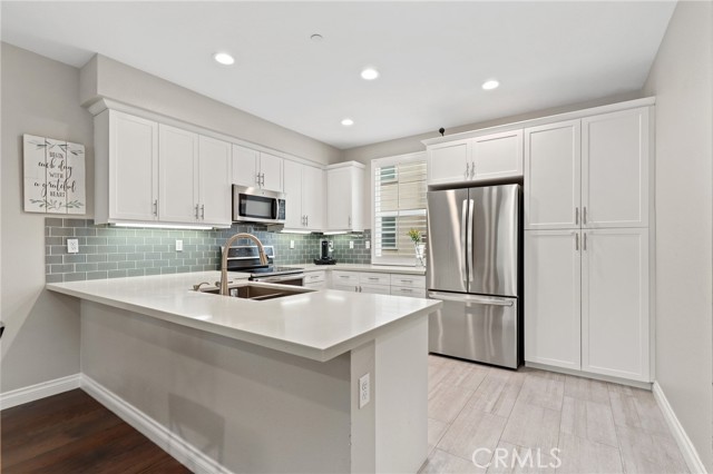 649 W Foothill Boulevard, Glendora CA: https://media.crmls.org/medias/881ad334-4557-4138-8170-6fad57e8651c.jpg