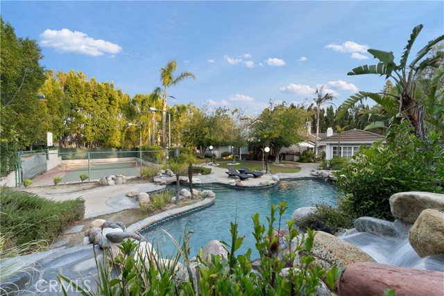 6011 Paseo La Vista, Woodland Hills CA: https://media.crmls.org/medias/881b6657-da9e-4abd-a033-87dc7dd070dd.jpg