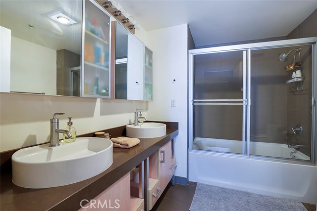 Detail Gallery Image 18 of 29 For 1234 Wilshire Bld #331,  Los Angeles,  CA 90017 - 2 Beds | 2 Baths