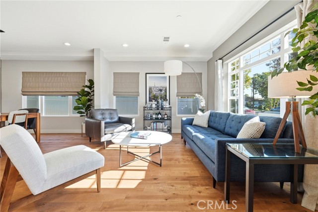 Detail Gallery Image 3 of 57 For 2311 W Clark Ave, Burbank,  CA 91506 - 4 Beds | 4/1 Baths