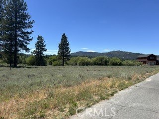 https://media.crmls.org/medias/881dc317-286d-419a-b92a-06880d5c5a94.jpg?preset=X-Large