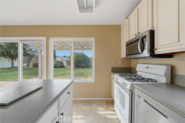 Detail Gallery Image 9 of 60 For 44953 Camino Alamosa, Temecula,  CA 92592 - 3 Beds | 2 Baths