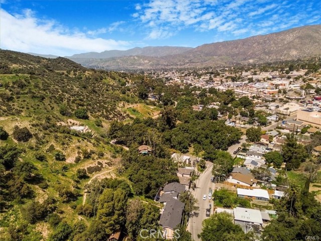 9739 Hillhaven Avenue, Tujunga CA: https://media.crmls.org/medias/88203d2a-f8dc-474d-98d6-2252797c2e14.jpg