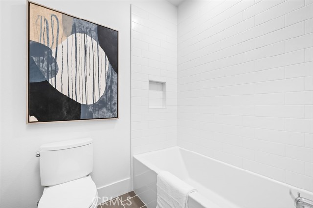 123 Oakstone, Irvine CA: https://media.crmls.org/medias/88208416-e378-43c1-9ca5-ec1613829774.jpg