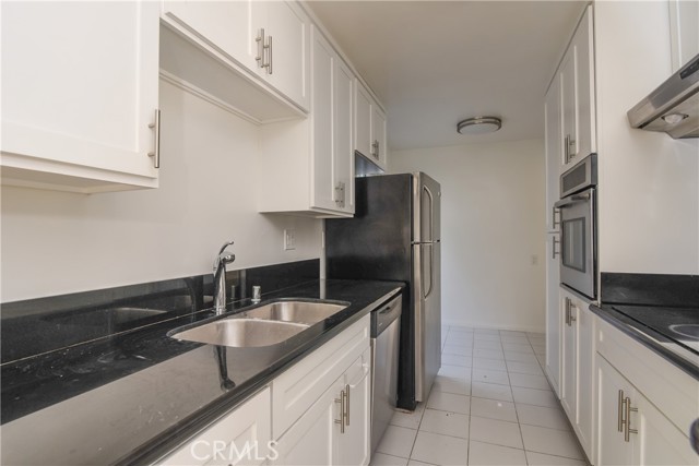 Detail Gallery Image 14 of 30 For 811 6th St #105,  Santa Monica,  CA 90403 - 3 Beds | 2 Baths