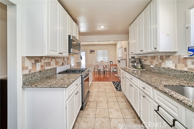 Detail Gallery Image 5 of 41 For 20017 Bernist Ave, Torrance,  CA 90503 - 3 Beds | 1 Baths