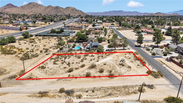 Detail Gallery Image 10 of 13 For 18924 Symeron Rd, Apple Valley,  CA 92307 - – Beds | – Baths