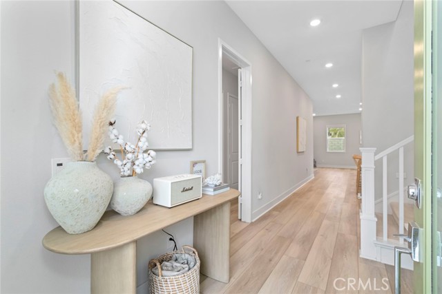 Detail Gallery Image 8 of 74 For 27018 California Ct, Valencia,  CA 91381 - 4 Beds | 4/1 Baths