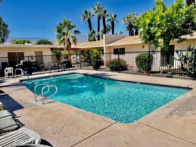 Detail Gallery Image 2 of 18 For 73740 Santa Rosa Way #C,  Palm Desert,  CA 92260 - 2 Beds | 1 Baths
