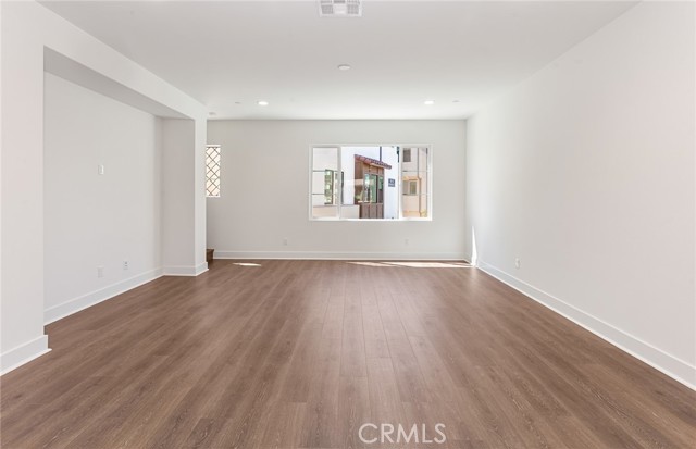 150 Bridle Drive, Burbank CA: https://media.crmls.org/medias/8822e552-6fa2-422b-9b3c-bc5f00a7a8c0.jpg