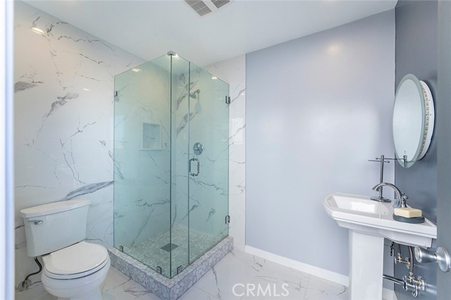 18200 Sandringham Court, Porter Ranch CA: https://media.crmls.org/medias/88234403-2a13-479e-bfe0-df9dac01ea72.jpg