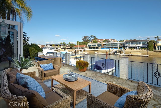 Detail Gallery Image 3 of 18 For 8 Linda Isle, Newport Beach,  CA 92660 - 3 Beds | 4 Baths