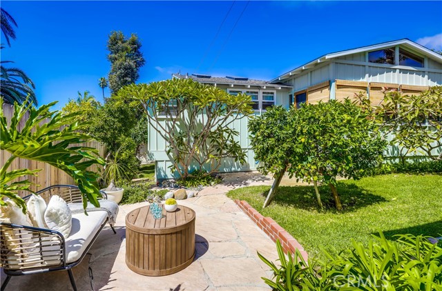 464 Agate Street, Laguna Beach CA: https://media.crmls.org/medias/88239a81-bd09-44fb-b598-985046647d22.jpg