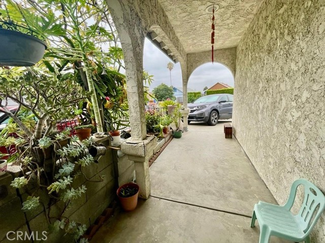 Detail Gallery Image 2 of 7 For 310 Branch St, Los Angeles,  CA 90042 - 5 Beds | 4 Baths