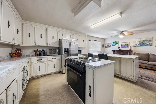 Detail Gallery Image 15 of 64 For 12902 Lakeland St, Clearlake Oaks,  CA 95423 - 4 Beds | 3 Baths