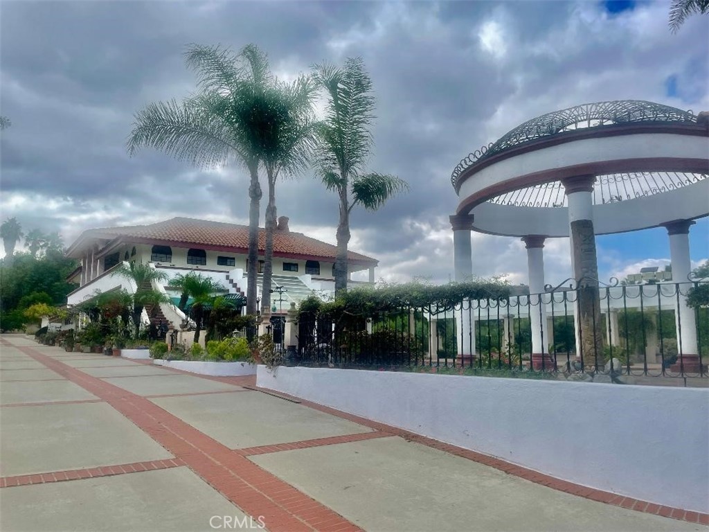 https://media.crmls.org/medias/882502da-de0b-4544-8394-d1d08e06b66f.jpg?preset=X-Large