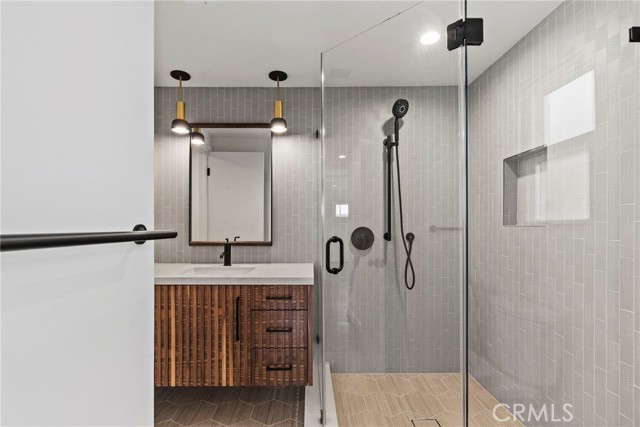 Detail Gallery Image 20 of 29 For 7512 Rindge Ave, Playa Del Rey,  CA 90293 - 3 Beds | 3 Baths