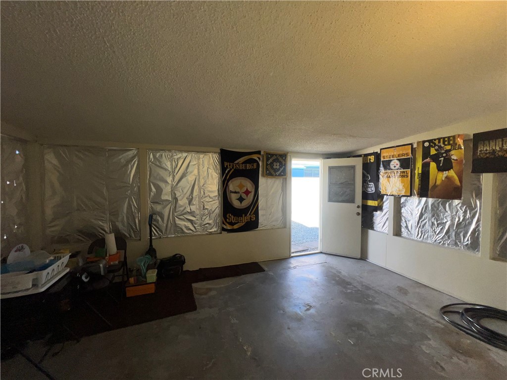 https://media.crmls.org/medias/88257bdb-cb17-493e-bcd7-89b1493bb16f.jpg?preset=X-Large