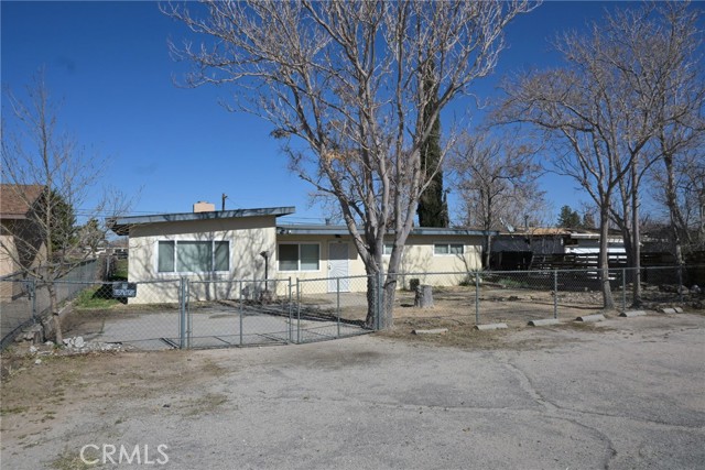 Detail Gallery Image 2 of 17 For 16300 Live Oak, Hesperia,  CA 92345 - 4 Beds | 2 Baths