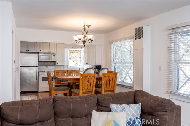 Detail Gallery Image 8 of 24 For 1007 Knickerbocker Rd, Big Bear Lake,  CA 92315 - 3 Beds | 2 Baths