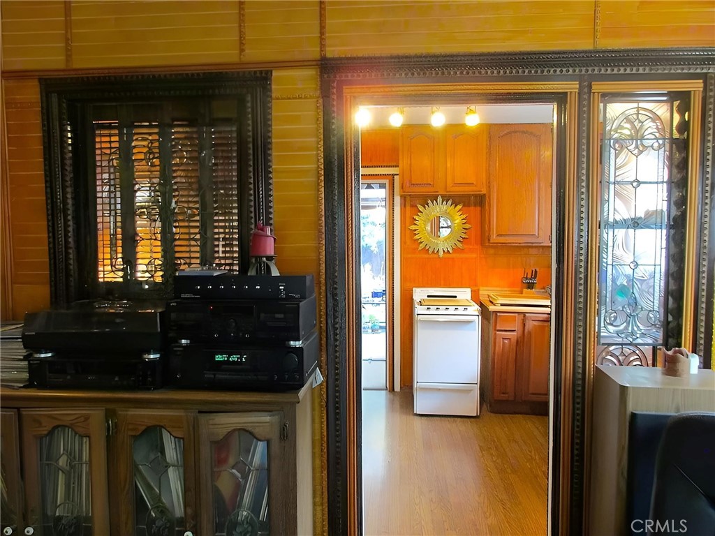 https://media.crmls.org/medias/88269138-8733-43ab-98dc-76cb44f3a348.jpg?preset=X-Large