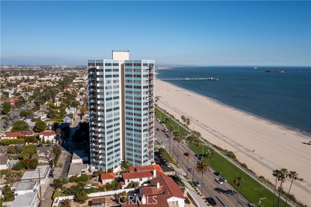 2999 E Ocean Blvd, Long Beach CA: https://media.crmls.org/medias/8827554d-efd2-4016-9691-83d5dc164f0d.jpg
