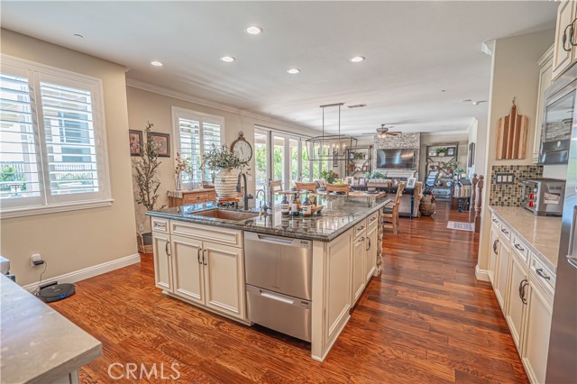22348 Driftwood Court, Saugus CA: https://media.crmls.org/medias/8827dd19-2656-4b70-9a9f-b05a1929fc61.jpg
