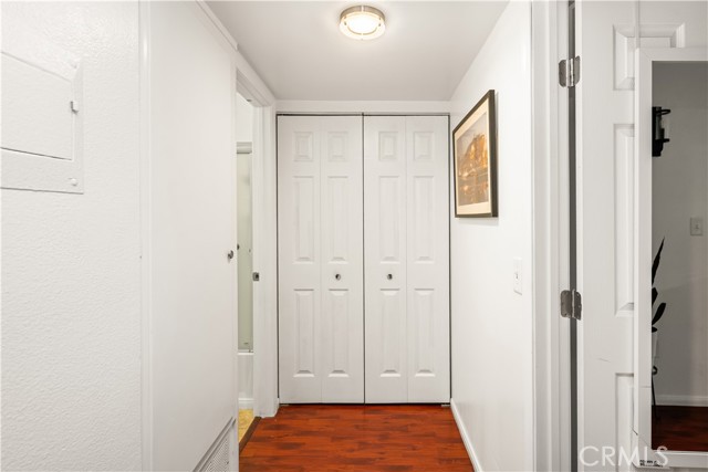 6600 Warner Avenue, Huntington Beach CA: https://media.crmls.org/medias/8828ee37-7a5f-414a-8557-bb0f9ab559e1.jpg