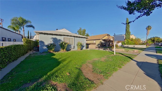 711 W Wilson, Glendale CA: https://media.crmls.org/medias/8829b1ac-0932-454d-8745-58b7808a20f0.jpg