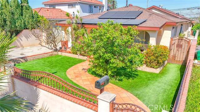 Detail Gallery Image 2 of 49 For 1709 E Luray, Long Beach,  CA 90807 - 5 Beds | 5 Baths