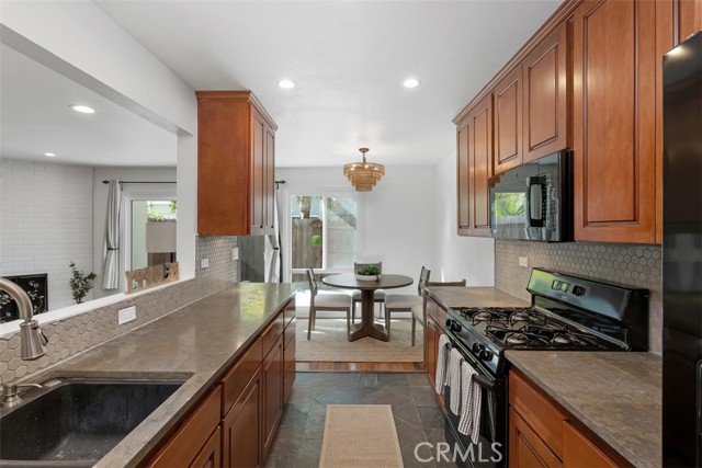 Detail Gallery Image 11 of 36 For 1741 Tustin Ave #17C,  Costa Mesa,  CA 92627 - 3 Beds | 2 Baths