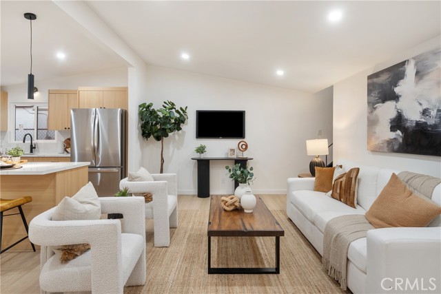 Detail Gallery Image 11 of 32 For 20110 Flallon, Lakewood,  CA 90715 - 4 Beds | 2 Baths