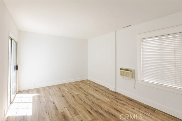 Detail Gallery Image 4 of 18 For 229 La Verne, Long Beach,  CA 90803 - 3 Beds | 2 Baths